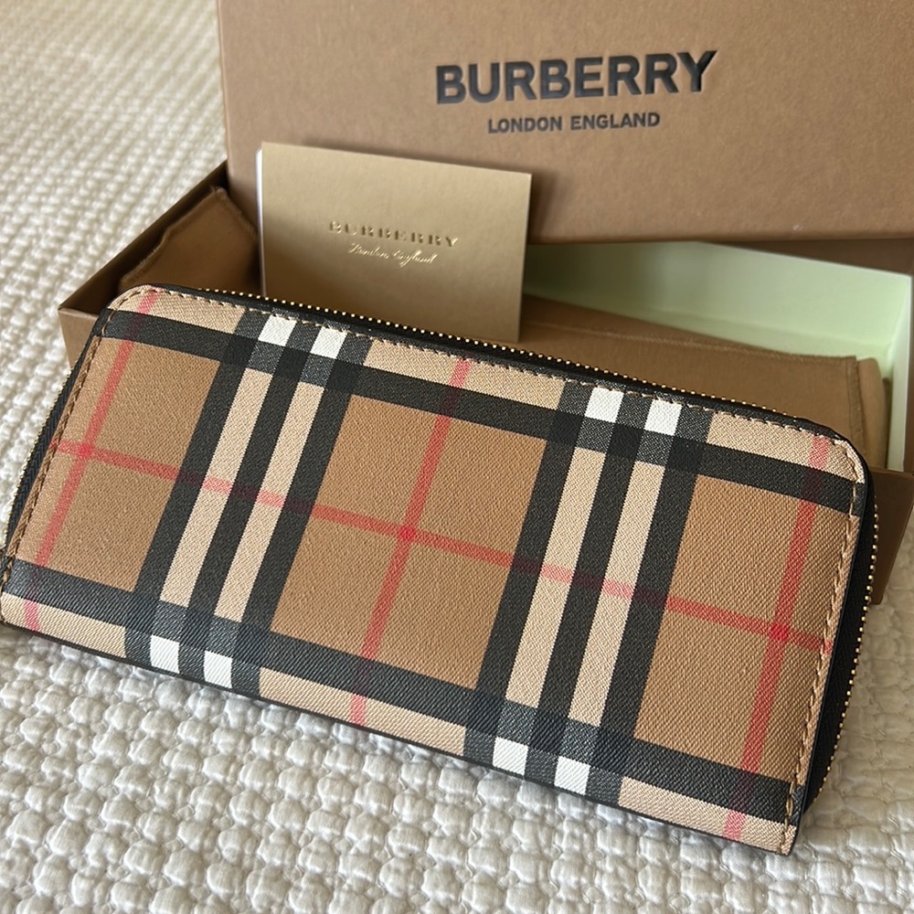 Burberry wallet